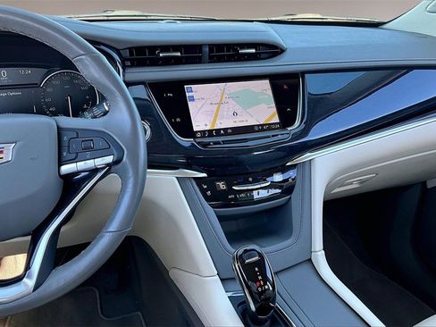 Certified 2025 Cadillac XT6 Premium Luxury image 6