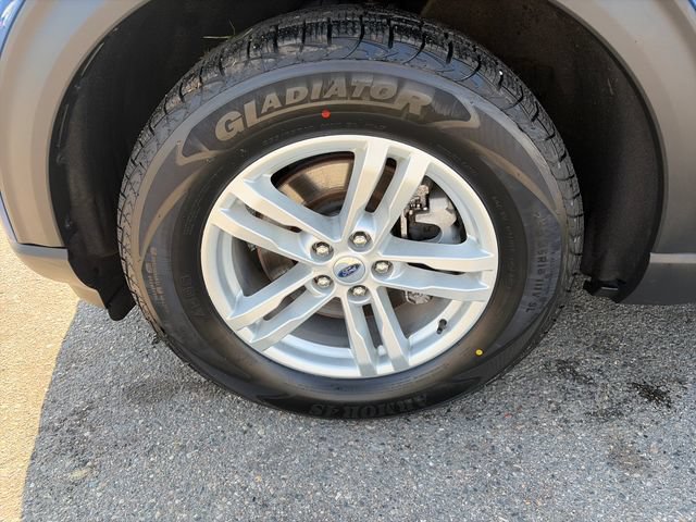 Used 2022 Ford Explorer XLT w/ Equipment Group 202A AWD/4WD image 13