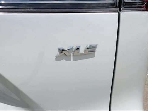 Used 2025 Toyota Corolla Cross XLE w/ Convenience Package FWD image 10