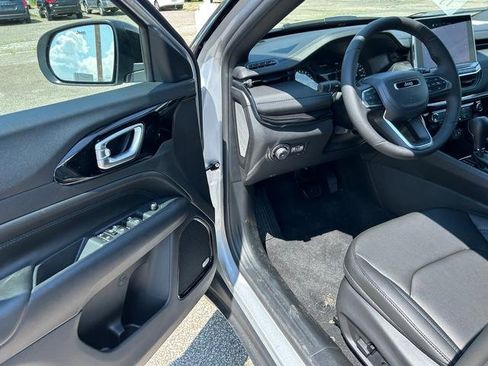 New 2025 Jeep Compass Limited w/ Sun and Sound Group image 9