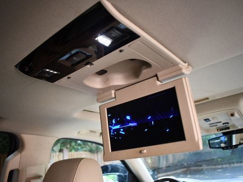 Used 2016 Cadillac Escalade Premium image 29