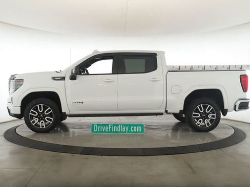 Used 2024 GMC Sierra 1500 AT4 w/ Technology Package image 9