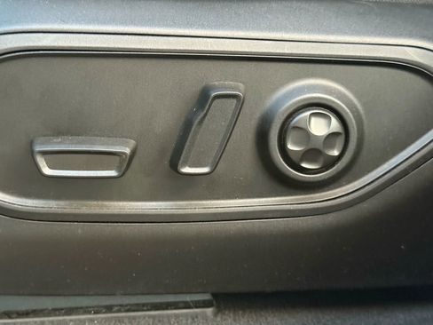 Used 2023 Jeep Grand Cherokee Limited w/ Luxury Tech Group II image 31