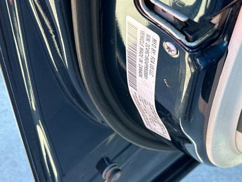 Used 2023 Chrysler Pacifica Touring-L image 33