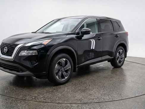 Used 2025 Nissan Rogue SV image 3