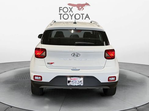 Used 2025 Hyundai Venue SEL FWD image 5