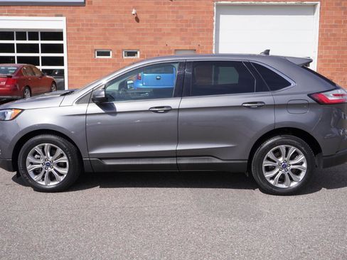 Used 2022 Ford Edge Titanium AWD/4WD image 2