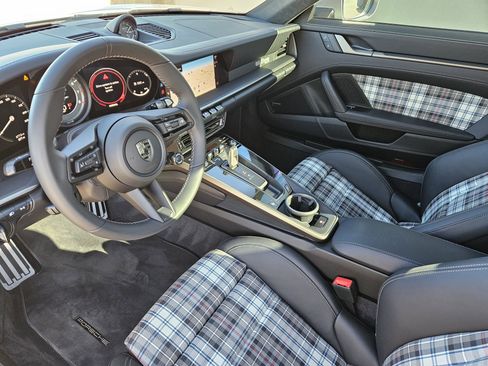 Certified 2025 Porsche 911 Turbo image 4