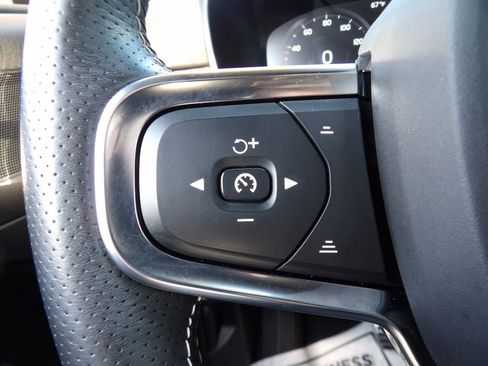 Used 2021 Volvo XC40 T5 R-Design w/ Protection Package Premier image 16