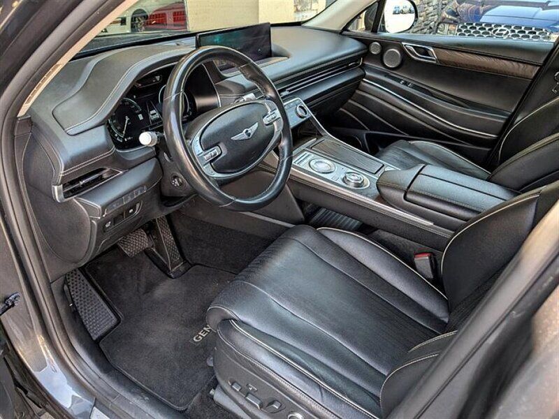Used 2022 Genesis GV80 2.5T w/ Prestige Package 04 AWD/4WD image 2