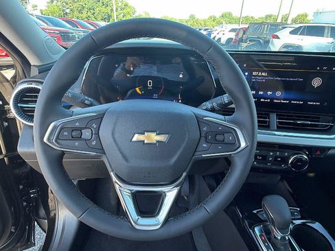 New 2026 Chevrolet Trax LT w/ LT Convenience Package FWD image 18