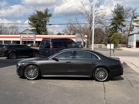 Used 2022 Mercedes-Benz S 580 4MATIC Sedan w/ AMG Line Package image 5