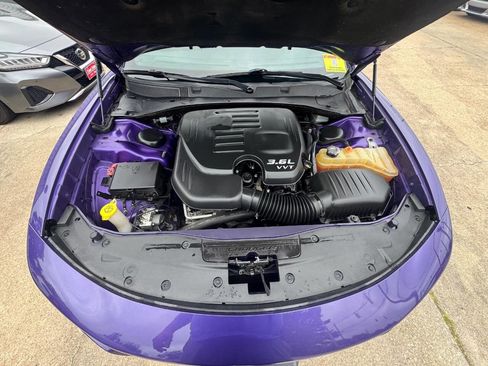 Used 2019 Dodge Charger SXT w/ Blacktop Package image 8