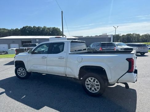Used 2024 Toyota Tacoma SR5 AWD/4WD image 4