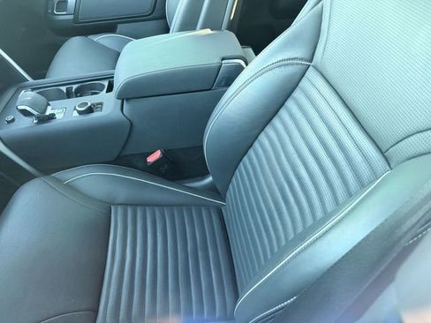 Used 2023 Land Rover Discovery S R-Dynamic image 8