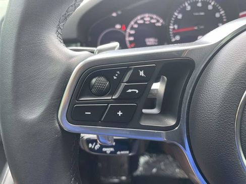 Used 2023 Porsche Cayenne AWD/4WD image 16