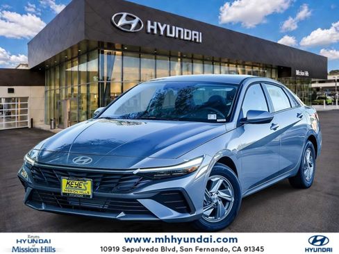 New 2026 Hyundai Elantra SE FWD image 1