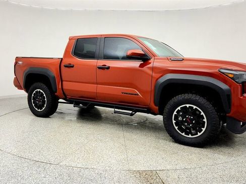 Used 2025 Toyota Tacoma TRD Off-Road image 3