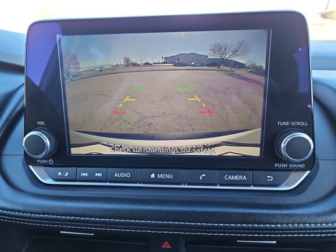 Used 2023 Nissan Rogue SV image 15