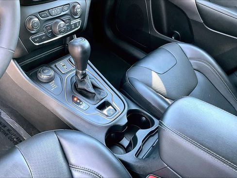 Used 2022 Jeep Cherokee Latitude Lux AWD/4WD image 17
