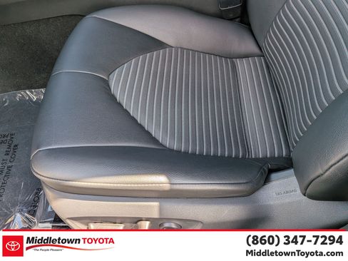 Used 2018 Toyota Camry SE w/ Moonroof Package FWD image 15