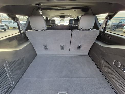 Certified 2024 Chevrolet Suburban Premier image 20