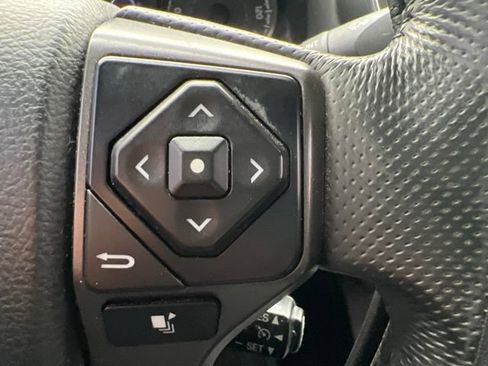 Used 2017 Toyota Tacoma TRD Sport AWD/4WD image 25