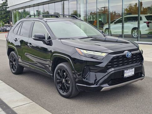 Used 2022 Toyota RAV4 SE w/ SE Grade Weather Package AWD/4WD image 7