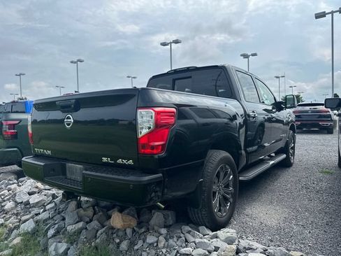Used 2017 Nissan Titan SL w/ Chrome Package AWD/4WD image 6