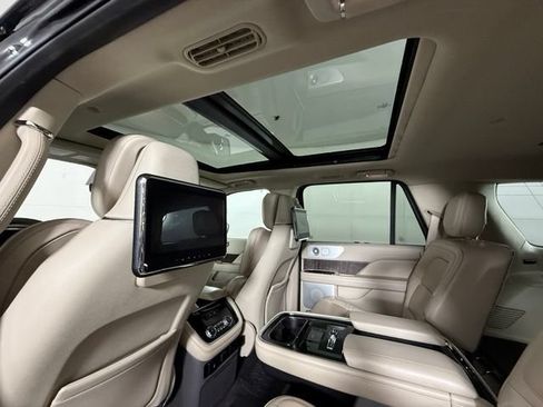 Used 2019 Lincoln Navigator Reserve AWD/4WD image 24