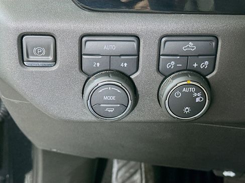 Used 2023 Chevrolet Silverado 1500 LT AWD/4WD image 16