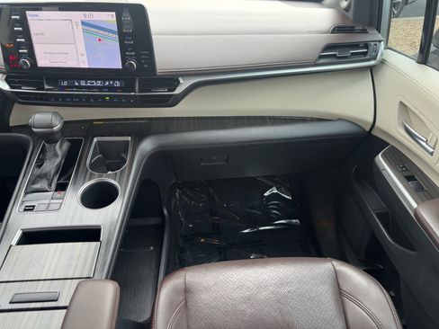 Certified 2022 Toyota Sienna Platinum image 17