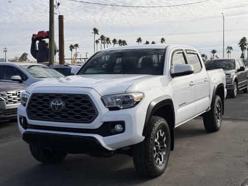 Used 2020 Toyota Tacoma TRD Off-Road w/ Technology Package image 29