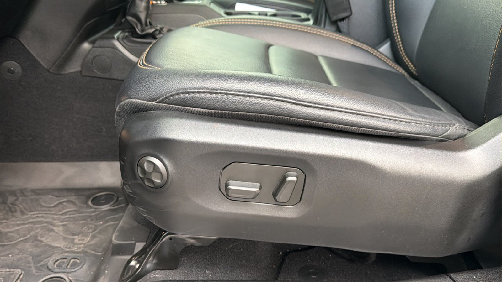 Used 2025 Jeep Gladiator Sport AWD/4WD image 14