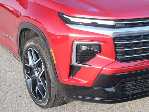 Used 2025 Chevrolet Traverse High Country AWD/4WD image 9
