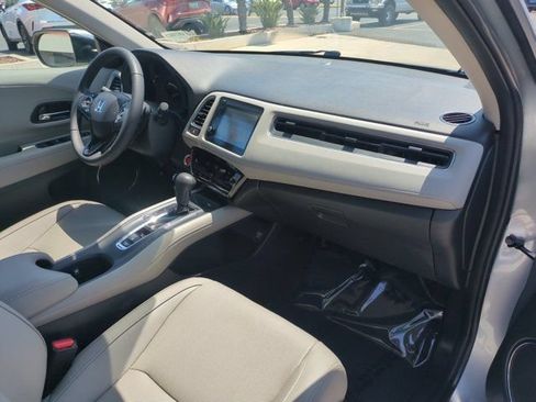 Used 2019 Honda HR-V Touring image 31