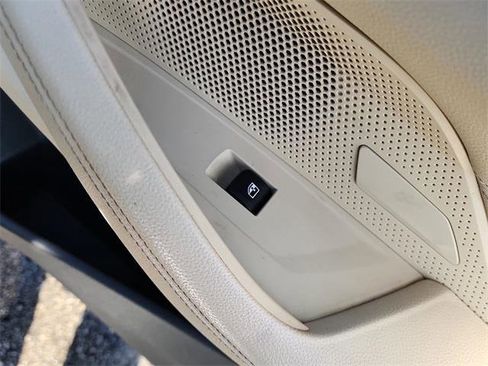 Used 2022 BMW 430i xDrive Convertible w/ Convenience Package image 18