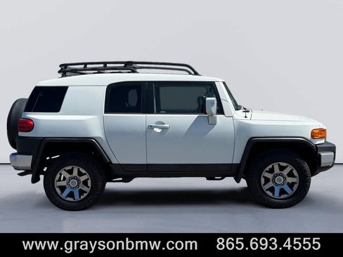 Used 2014 Toyota FJ Cruiser 4WD w/ Upgrade Package image 2