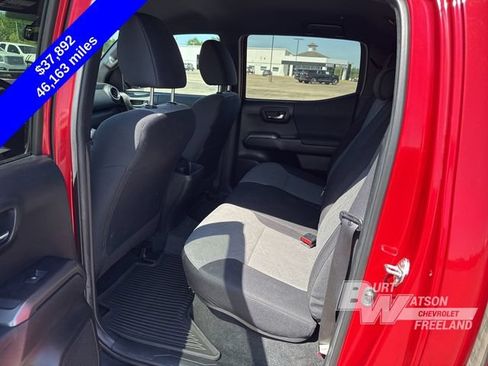 Used 2022 Toyota Tacoma TRD Sport AWD/4WD image 30