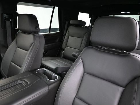 Used 2024 Chevrolet Tahoe Z71 w/ Luxury Package AWD/4WD image 15