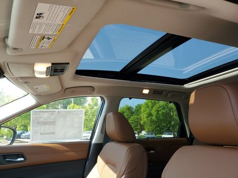 New 2026 Nissan Pathfinder Platinum AWD/4WD image 16