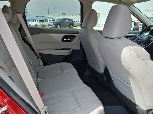 Used 2025 Nissan Rogue SV FWD image 17