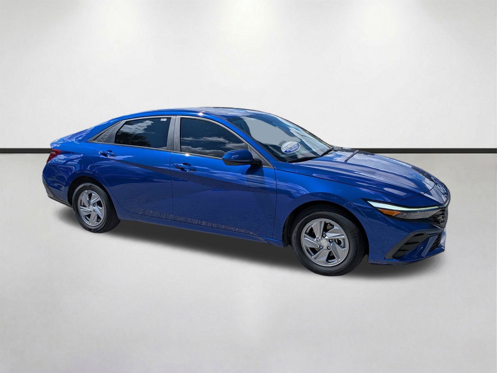Used 2024 Hyundai Elantra SE FWD image 2