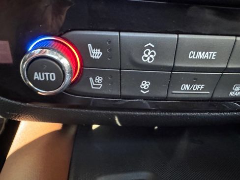 Used 2018 Buick Enclave Avenir w/ Avenir Technology Package image 29