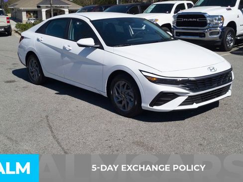 Used 2025 Hyundai Elantra Blue image 4