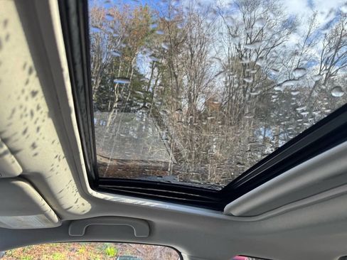 Used 2017 Subaru Outback 2.5i Limited image 10