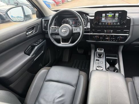 Used 2025 Nissan Pathfinder SL AWD/4WD image 21