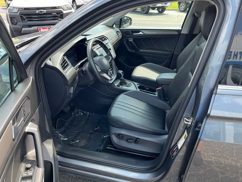 Used 2023 Volkswagen Tiguan SE FWD image 45