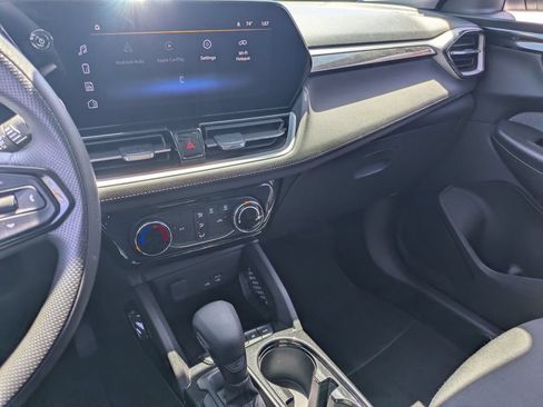 Used 2025 Chevrolet TrailBlazer LT AWD/4WD image 19