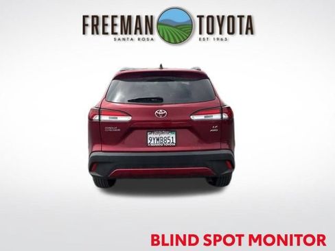 Used 2025 Toyota Corolla Cross LE AWD/4WD image 6